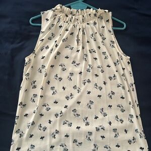 Ann Taylor white floral strechy blouse. Size XS